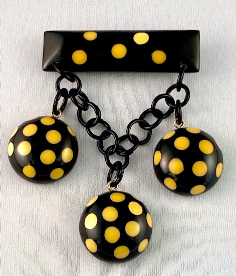 SZ30 Shultz black/white dot dangle pin